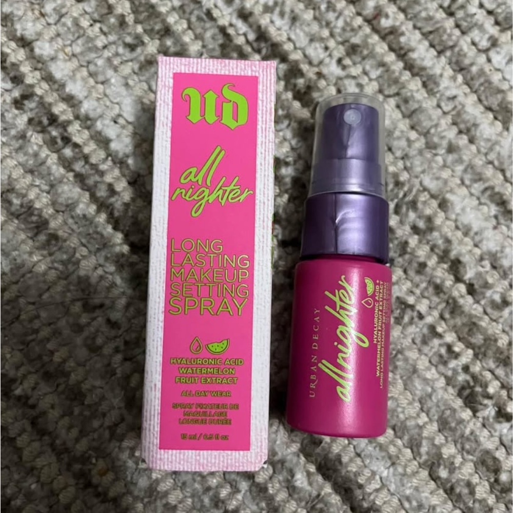 Urban Decay All Nighter Setting Spray - Vibrant Pink and Purple